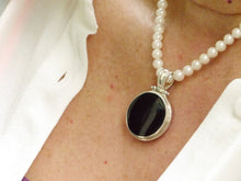 Load image into Gallery viewer, Jet and Verdite Reversible Silver Pendant Round