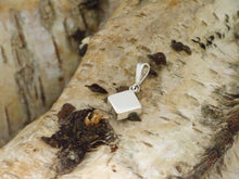 Load image into Gallery viewer, back of agate sterling silver pendant