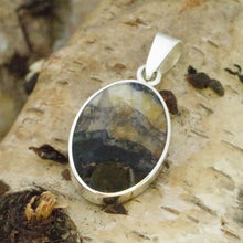 Load image into Gallery viewer, blue john and lapis reversible pendant in silver