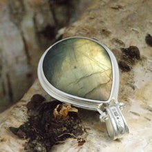 Load image into Gallery viewer, Labradorite and Ammonite reversible pendant