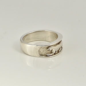 side view of tiger ring