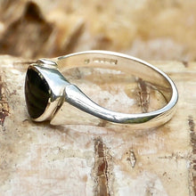 Load image into Gallery viewer, whitby jet silver ring