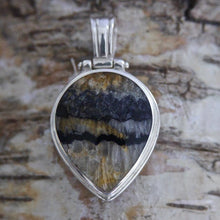 Load image into Gallery viewer, Blue John pendant with Lapis Lazuli on the reverse side