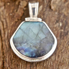 Load image into Gallery viewer, a labradorite reversible pendant with blue john on the other side
