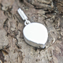 Load image into Gallery viewer, Blue John Pendant Pear Drop Design