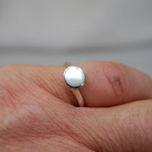 Load image into Gallery viewer, Mother Of Pearl Ring in Sterling Silver