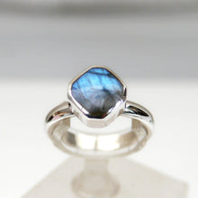 Load image into Gallery viewer, Labradorite Silver Ring Square Design