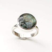 Load image into Gallery viewer, Labradorite Sterling Silver Ring Round Design