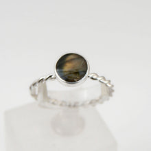 Load image into Gallery viewer, Labradorite Twisted Silver Ring