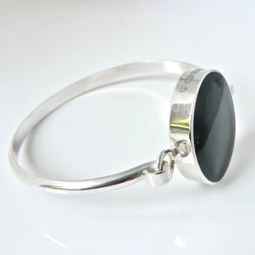 Whiby Jet Tension Bangle