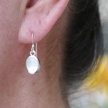 Load image into Gallery viewer, mother of pearl sterling silver drop earring