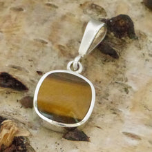 Load image into Gallery viewer, tigers eye silver pendant