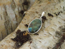 Load image into Gallery viewer, Labradorite Silver Oval Pendant