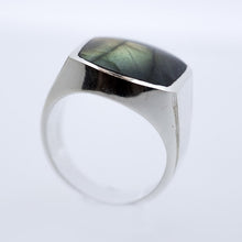 Load image into Gallery viewer, Labradorite Gents Silver Ring