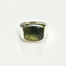 Load image into Gallery viewer, Labradorite Silver Gents Ring