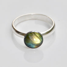 Load image into Gallery viewer, Labradorite Round Silver Ring