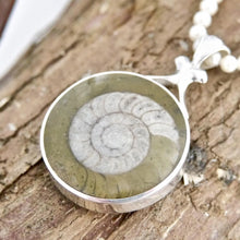 Load image into Gallery viewer, Reversible Pendant Jet and Ammonite