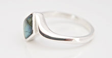 Load image into Gallery viewer, Labradorite Diamond Shape Silver Ring