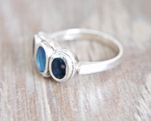 Load image into Gallery viewer, Labradorite Silver Ring with 3 Stones