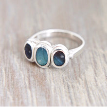 Load image into Gallery viewer, Labradorite Silver Ring with 3 Stones