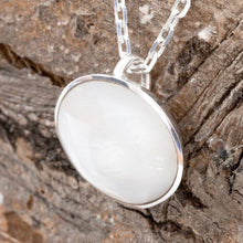 Load image into Gallery viewer, Mother of Pearl Round Pendant 12mm