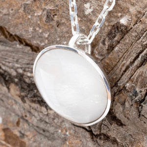Mother of Pearl Round Pendant 12mm